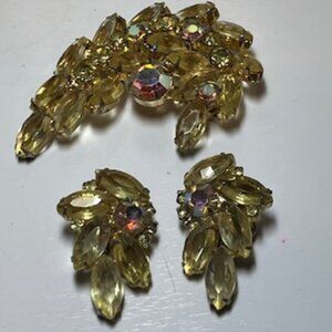 vintage rhinestone brooch and earring set